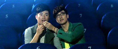 與你共度燭光夜，為你起身把酒添