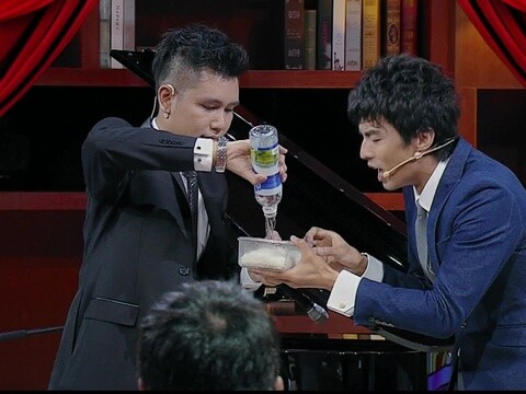 世界青年说 黑木韩冰搞笑英语对话表演-视. 来